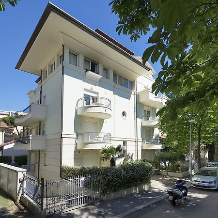 Residence Hamilton Риччоне Экстерьер фото