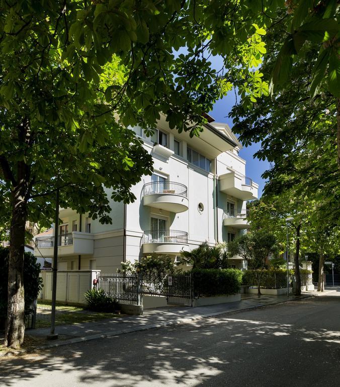 Residence Hamilton Риччоне Экстерьер фото