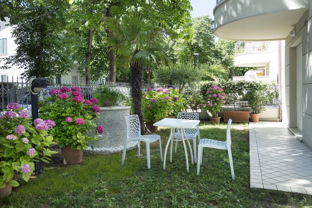 Residence Hamilton Риччоне Экстерьер фото